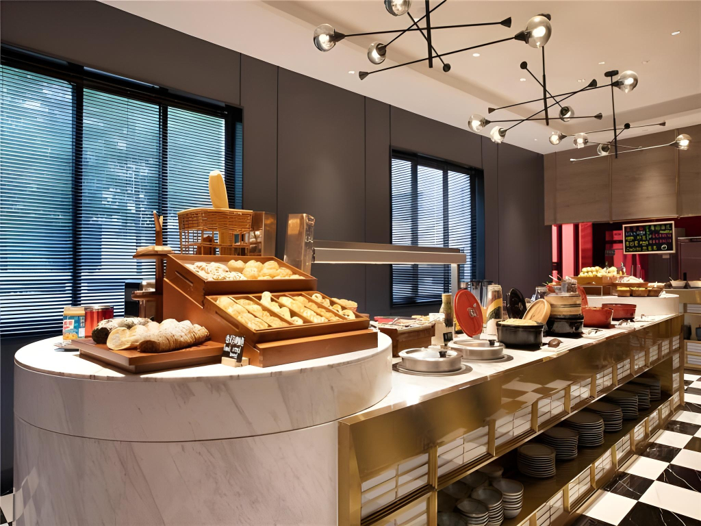 Отель Radisson Red Shanghai Wujiaochang