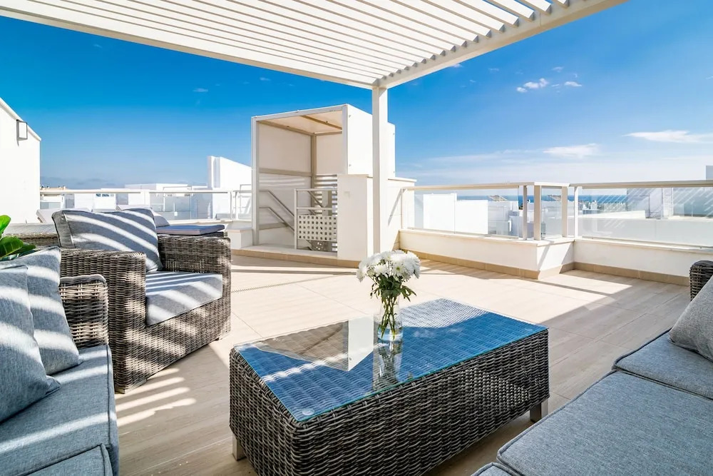 LAB-Modern 3 bedroom apart near beach