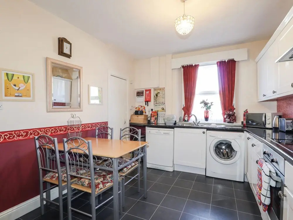 Holly Hoose