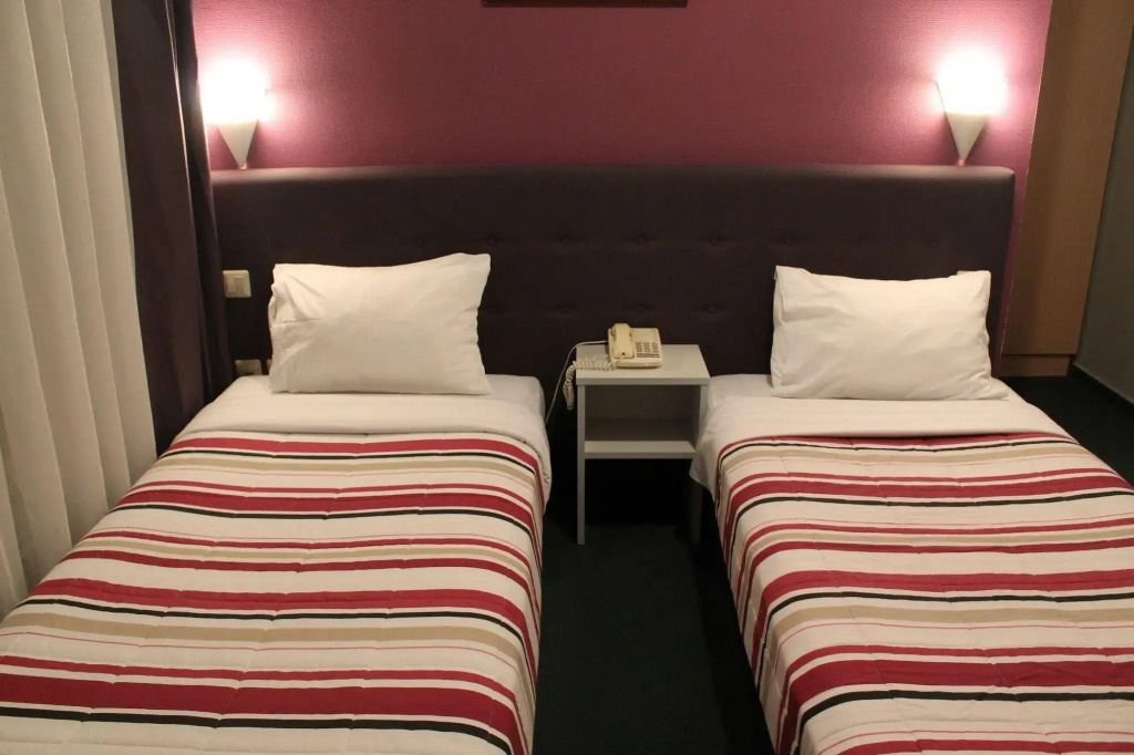 Yasha Hotel