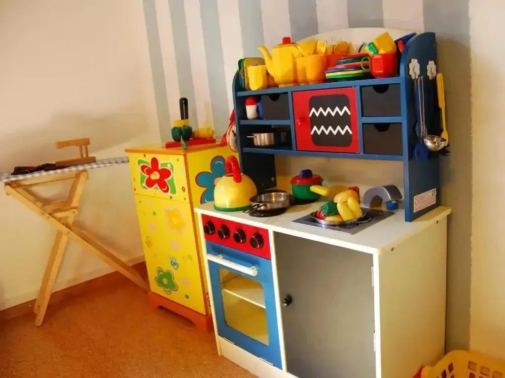 FERIENHOF KATZENMAIER, Bauernhof- und Familienurlaub am BODENSEE, großzügig wohnen, MESSENAH und teils BARRIEREFREI, Spielangebot für drinnen und draußen, Parkplatz am Haus, gute ÖPNV-Anbindung