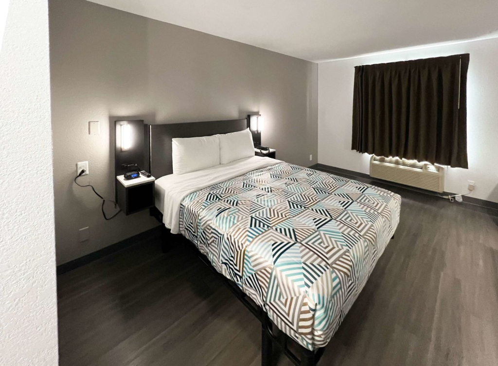 Motel 6-Altoona, IA - Des Moines East