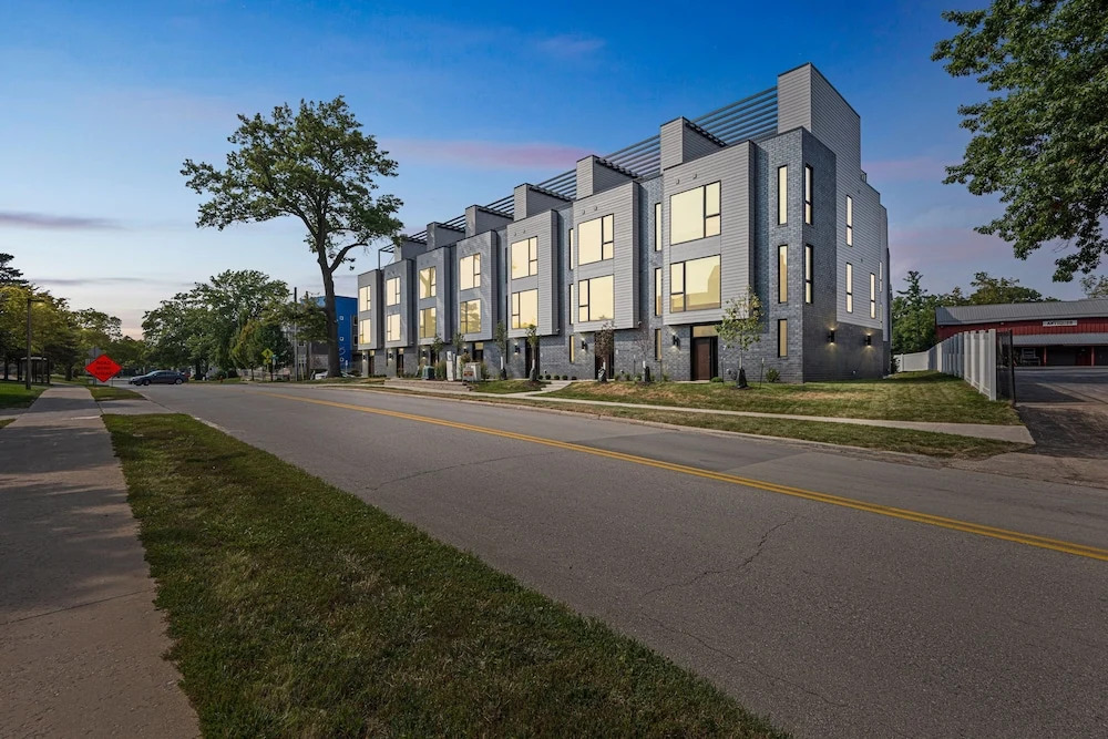 New Modern Townhome With Rooftop Patio 2 Bedroom Townhouse by RedAwning