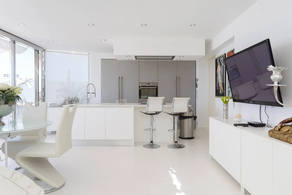 Modern & Spectacular Ocean View ,wifi,beach Front.