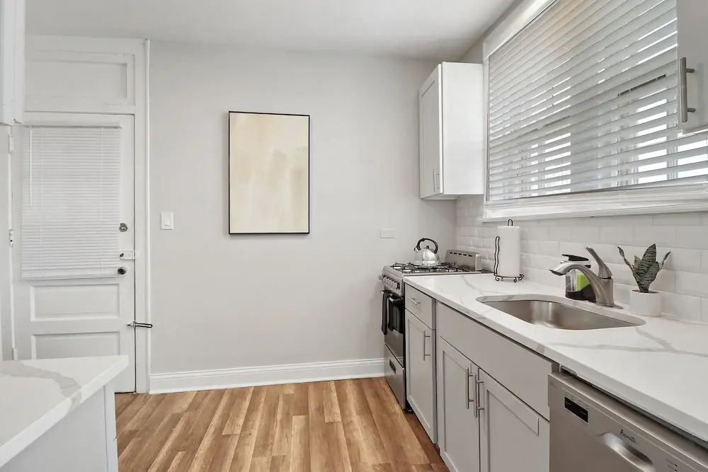 Chic 2BR Apt in Skokie - Elm 3A