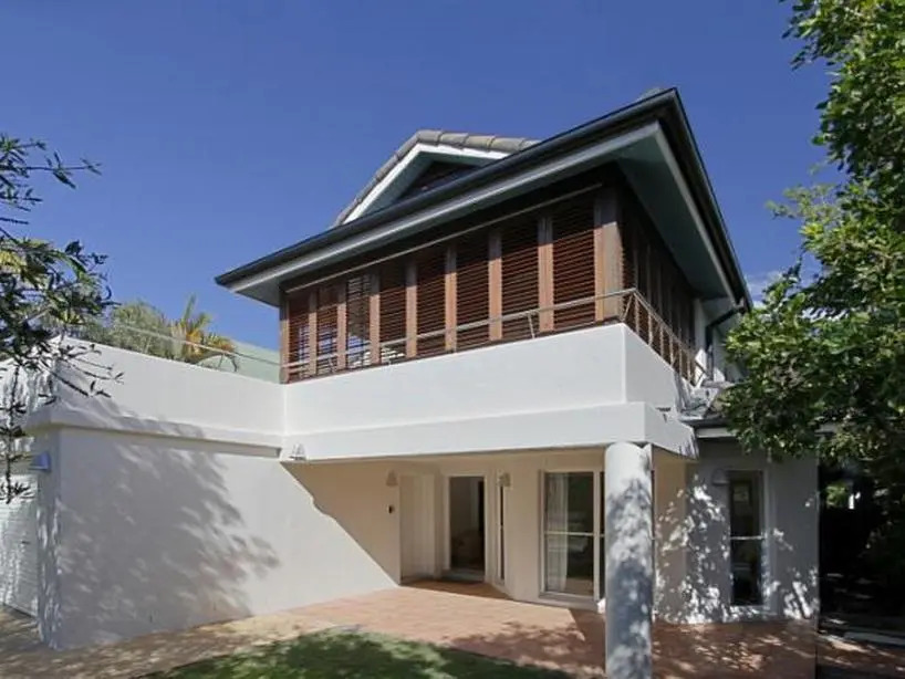 Clarkes Beach Villa - steps to beach & Byron town