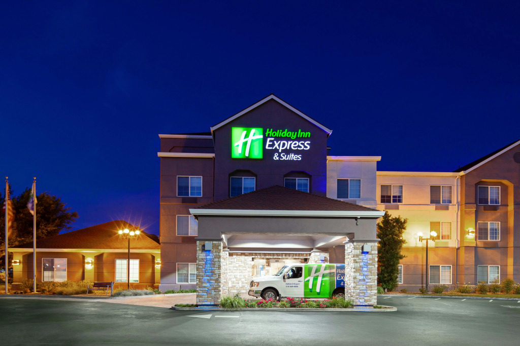 Holiday Inn Express & Suites Oakland - Airport by IHG