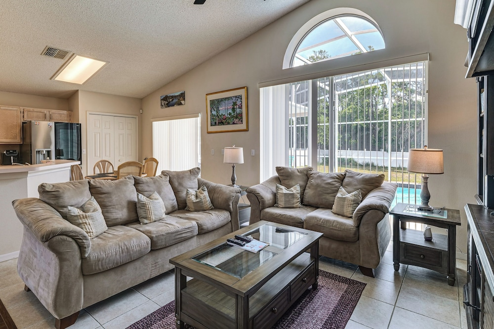 < 5 Mi to Disney Parks: Spacious Home w/ Lanai