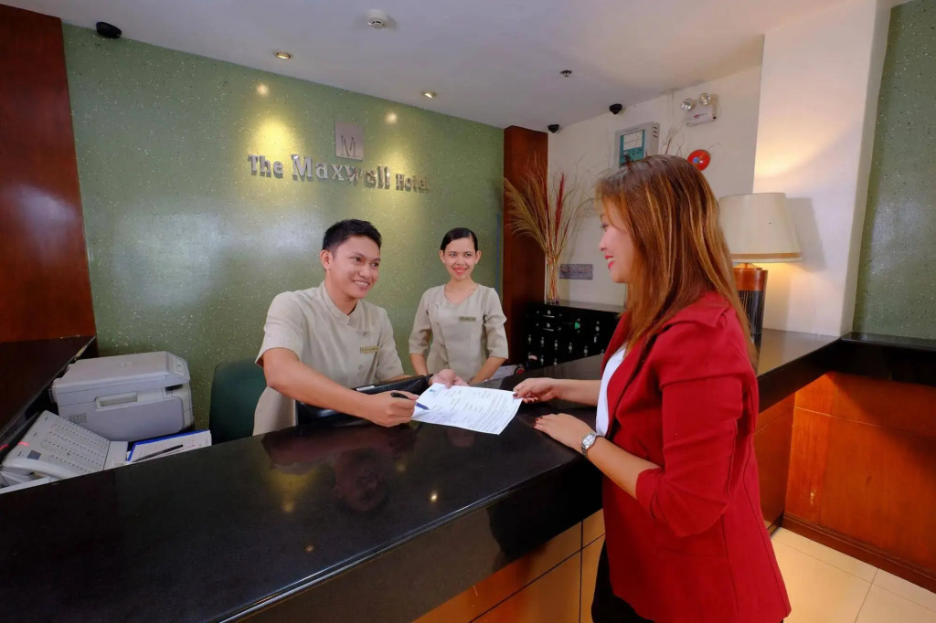OYO 187 The Maxwell Hotel