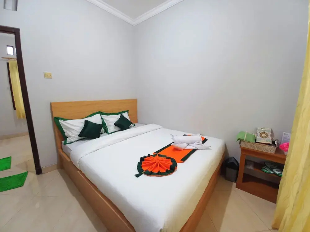 Homestay Syariah Dekat Monjali dan JCM by Simply Homy