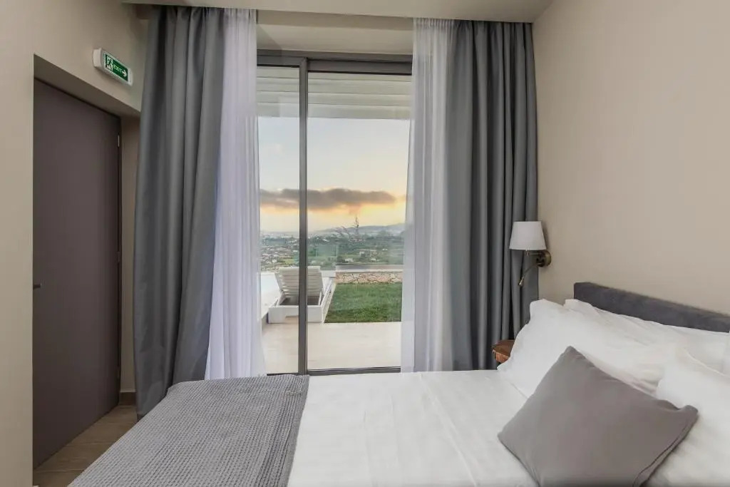 Pietra Caves Suites
