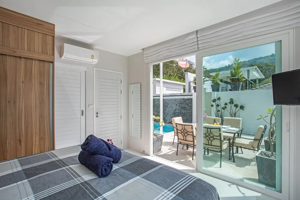 Elegant Designer 4BR Pool Villa Skylight