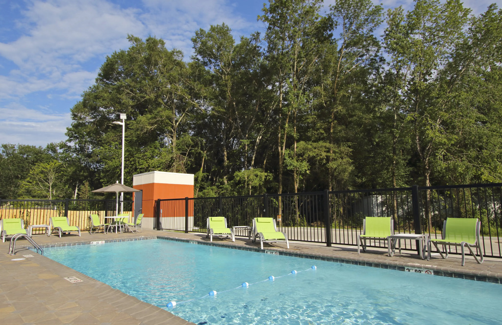 Holiday Inn Express & Suites Columbus North by IHG