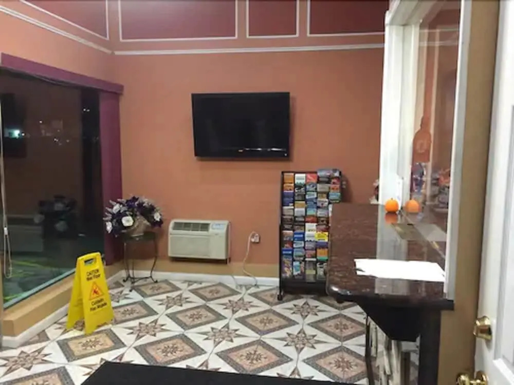 Regal Inn & Suites