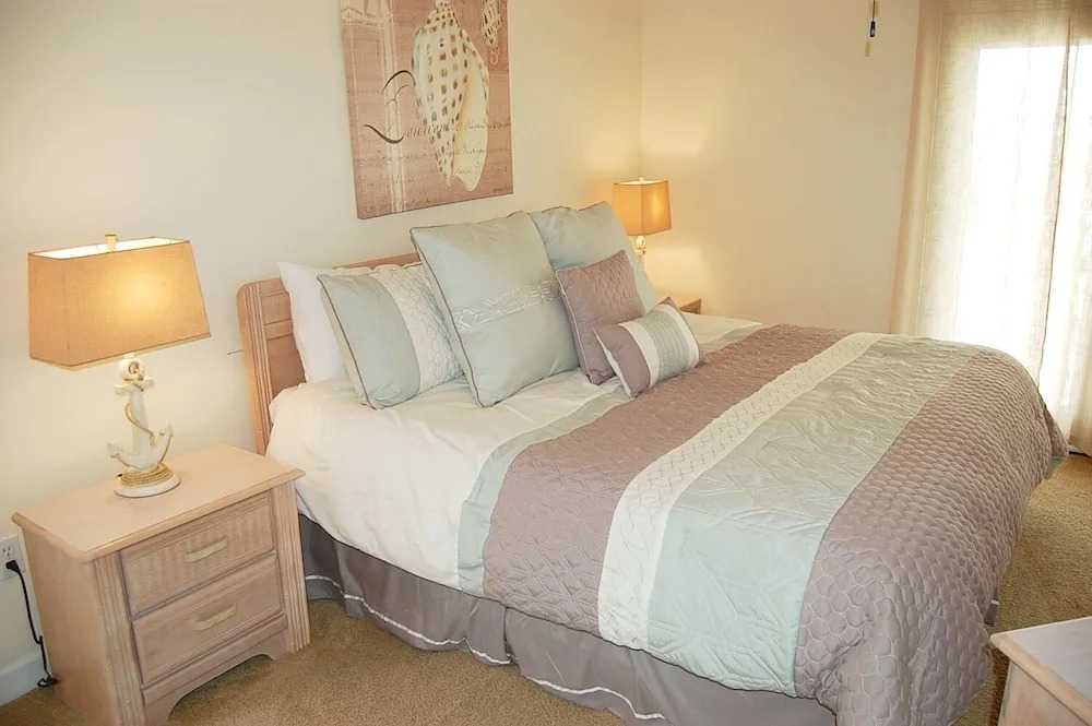 Hayley House Beachside 12 - Four Bedroom Vacation Home