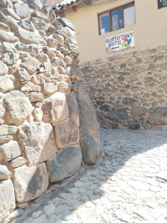 hostal ollantaytambo apartments