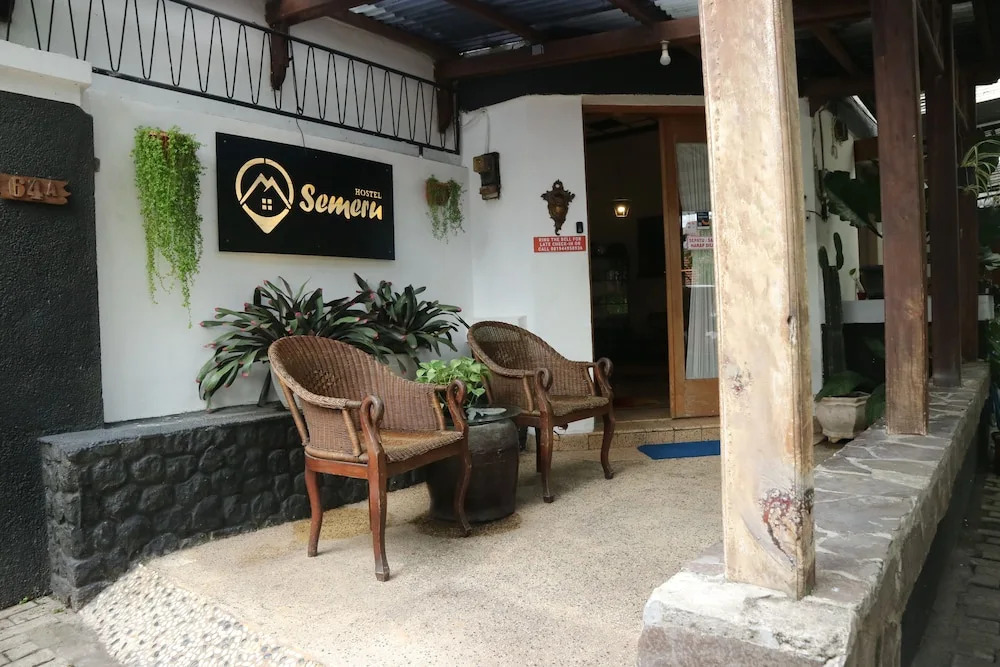 SEMERU HOSTEL MALANG