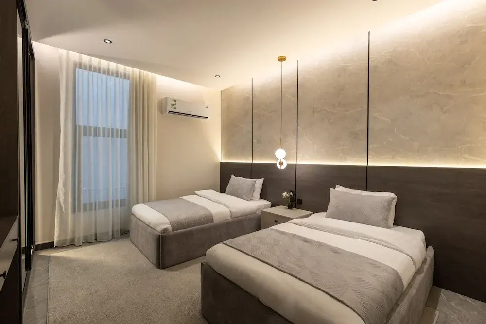 Three BR Luxurious & Spacious Flat in Almadinah