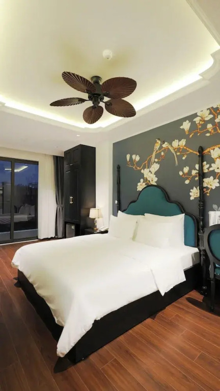 Royal Hotel - Trinh Van Bo, Nam Tu Liem