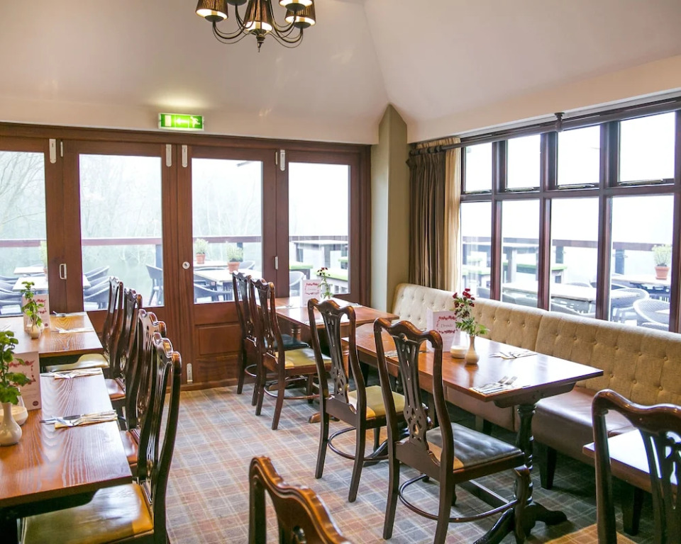 The Red Lion Hawkshaw