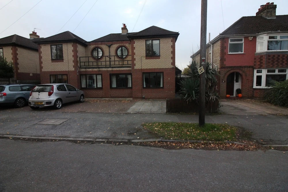 Cherry Hinton Rooms (SnooozzZ)