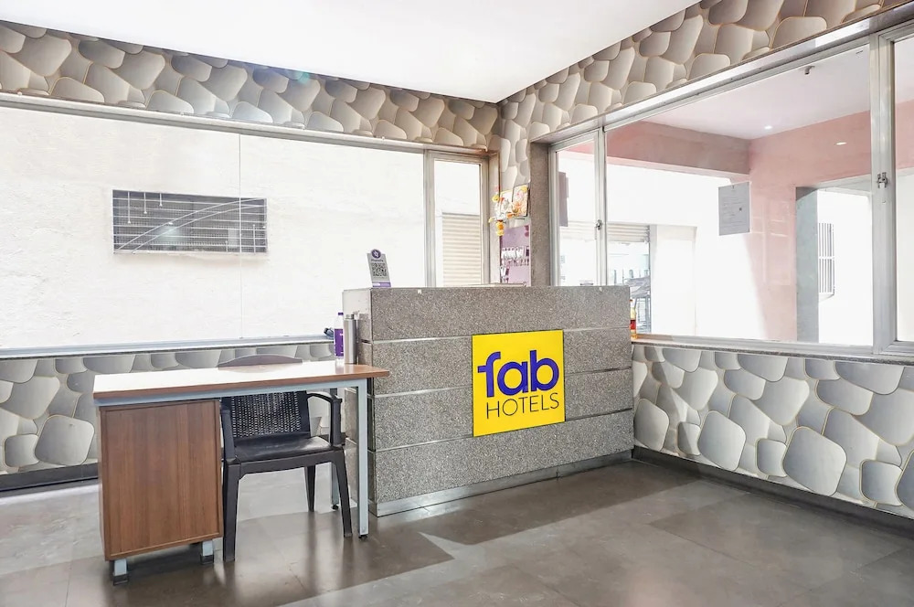 FabHotel Classic Executive - Nr Sasvad Road Railway Station