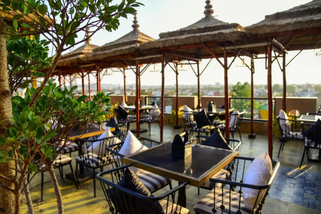The Belmonte House by Noventa - Rooftop Pool Hotel in Udaipur