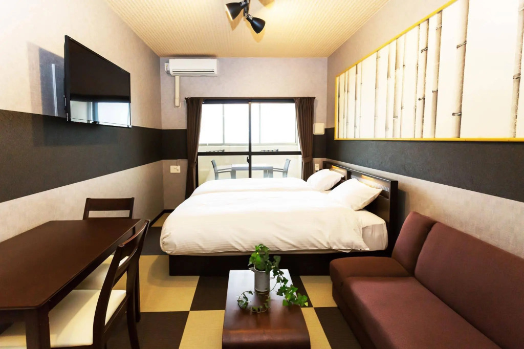 Rinn Sanjo Ohashi East
