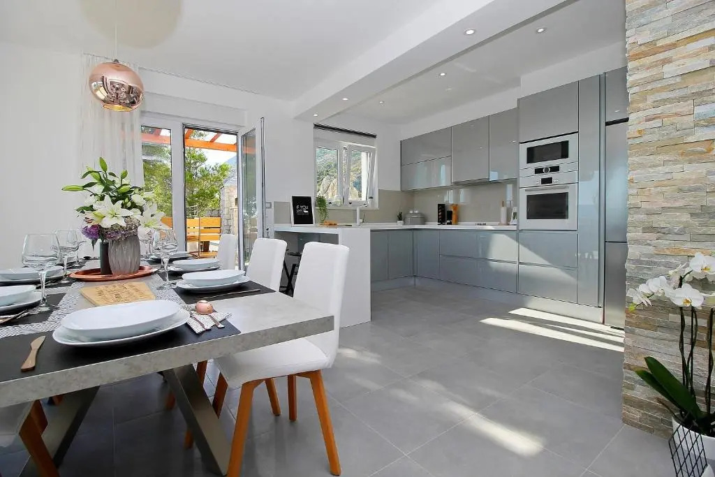 Villa MIRNA with heated pool & whirlpool, traditional wine bar, 150m from sea