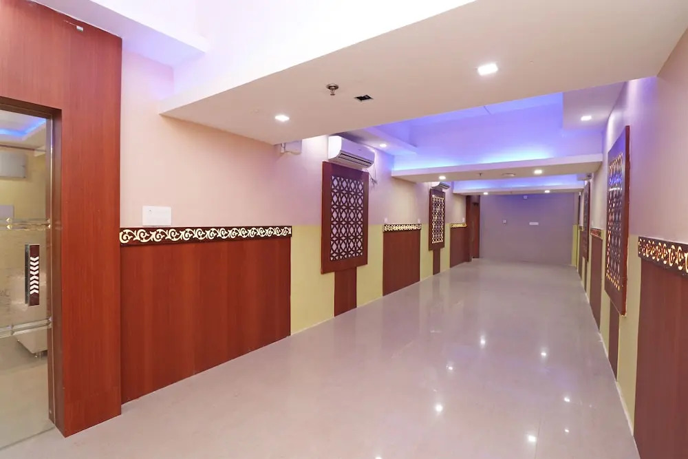 Capital O 30565 Pabitra Royal Regency