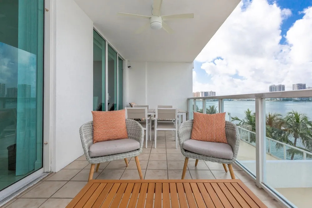 Le Marina Bay 408 by Go Florida Condo, Sunny Isles