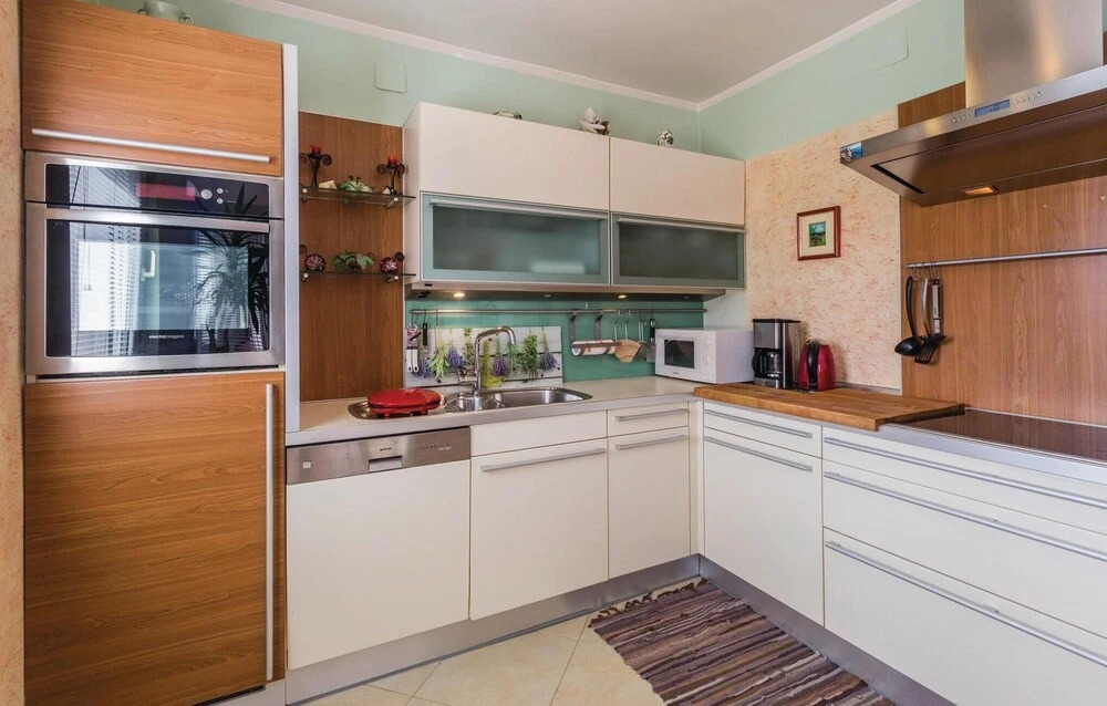 Awesome Apartment in Porec With 4 Bedrooms and Wifi