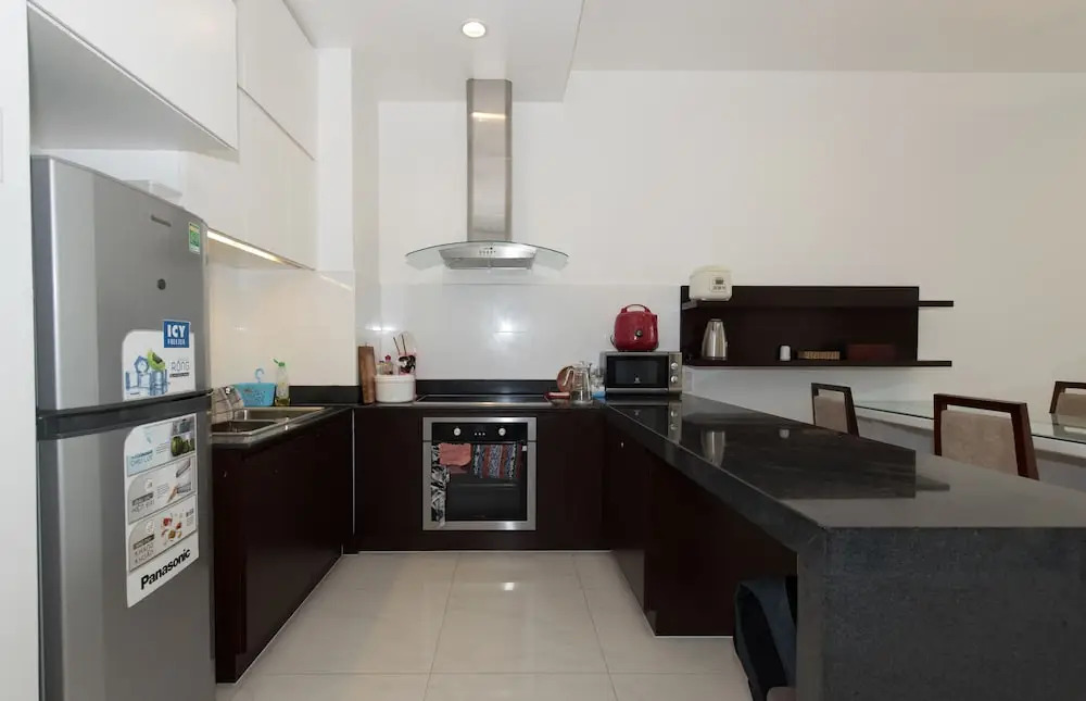 Garden view Apartment - 2 mins to beach