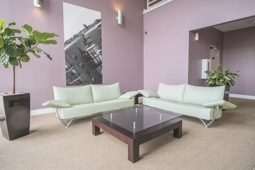 Spacious Townhome w Parking by Frontdesk