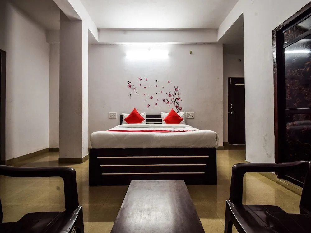 OYO 18738 Hotel Saniya