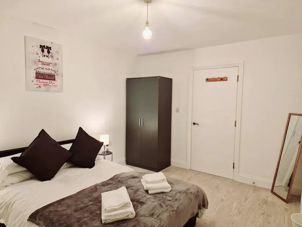 Modern Apartment in Uxbridge