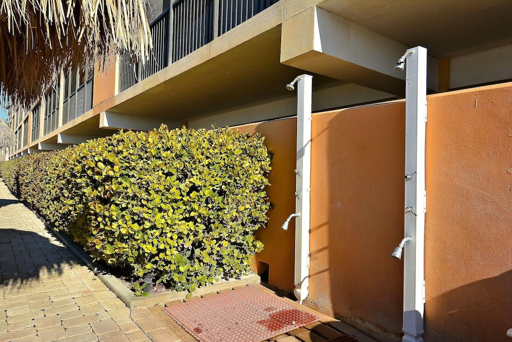 Villa Madeira 504 Sleeps 6/many Updates/walk to John's Pass!