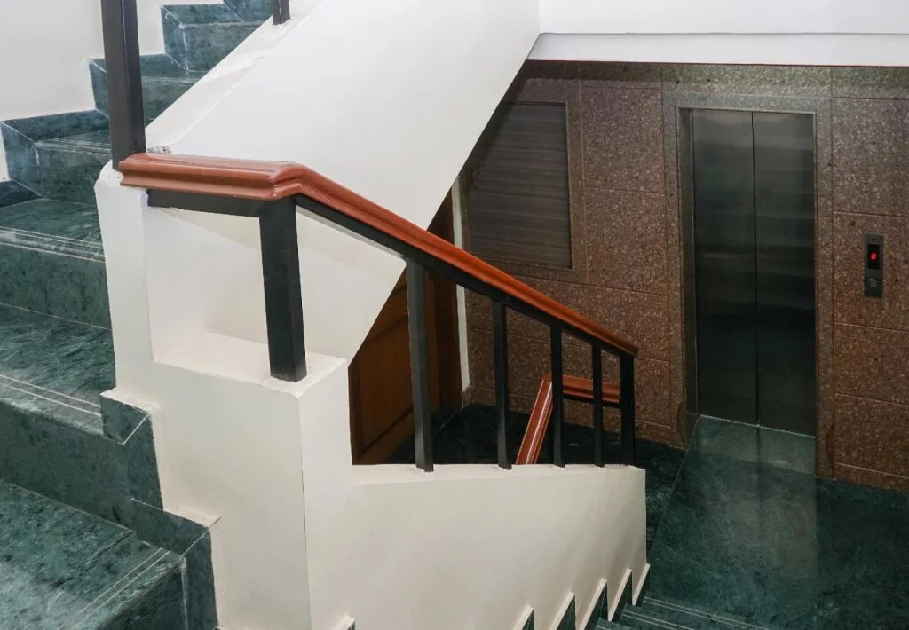 Hotel Silvver Crest By OYO Rooms