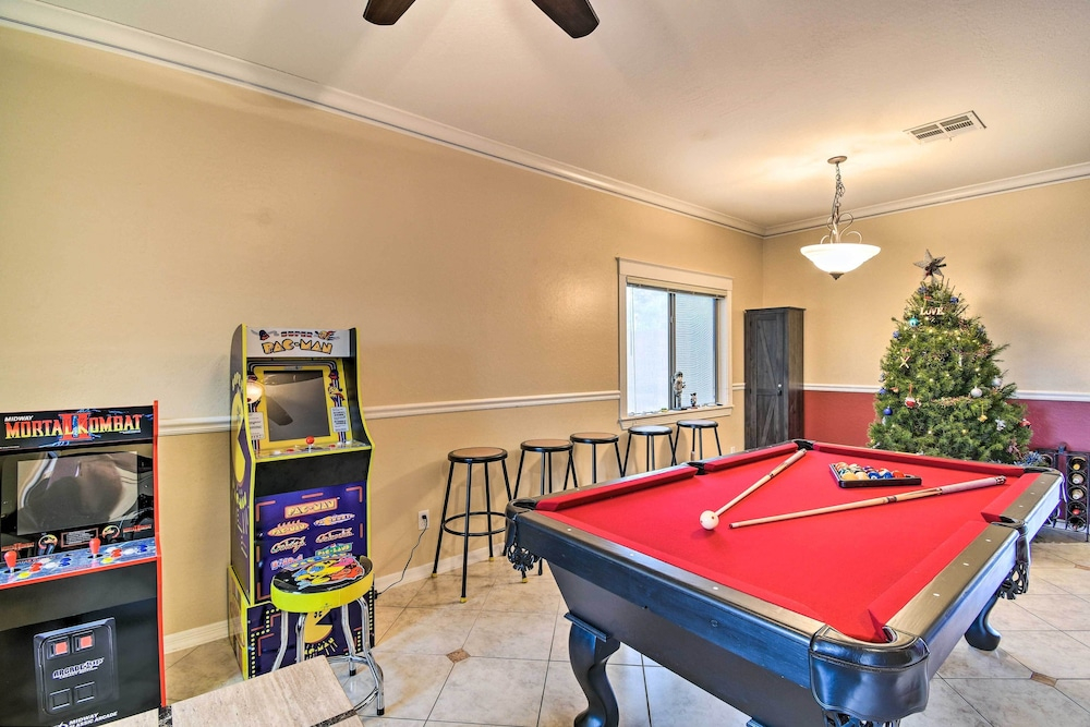 3 Mi to Golf: Home w/ Outdoor Oasis in Surprise