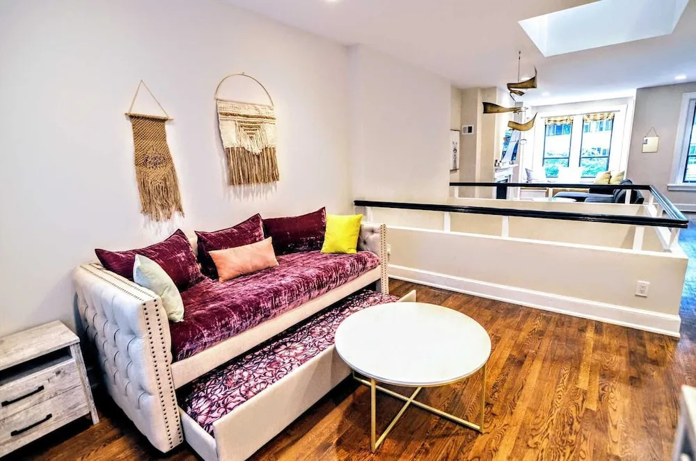 Massive Foggy Bottom Townhouse #1084 3 Bedrooms 2.5 Bathrooms Apts