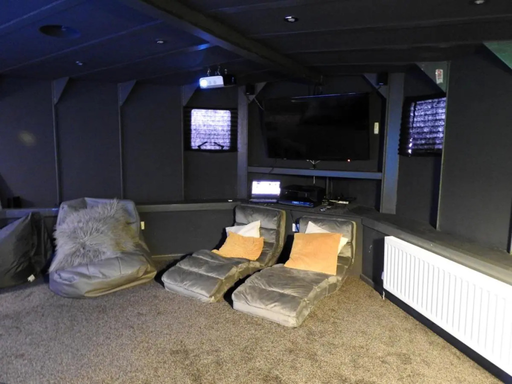 Luxury Waterfront Houseboat - Perfect for Large Groups
