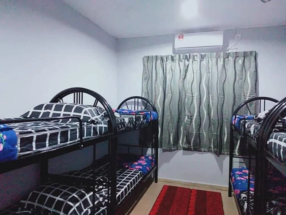 S Family Hostel