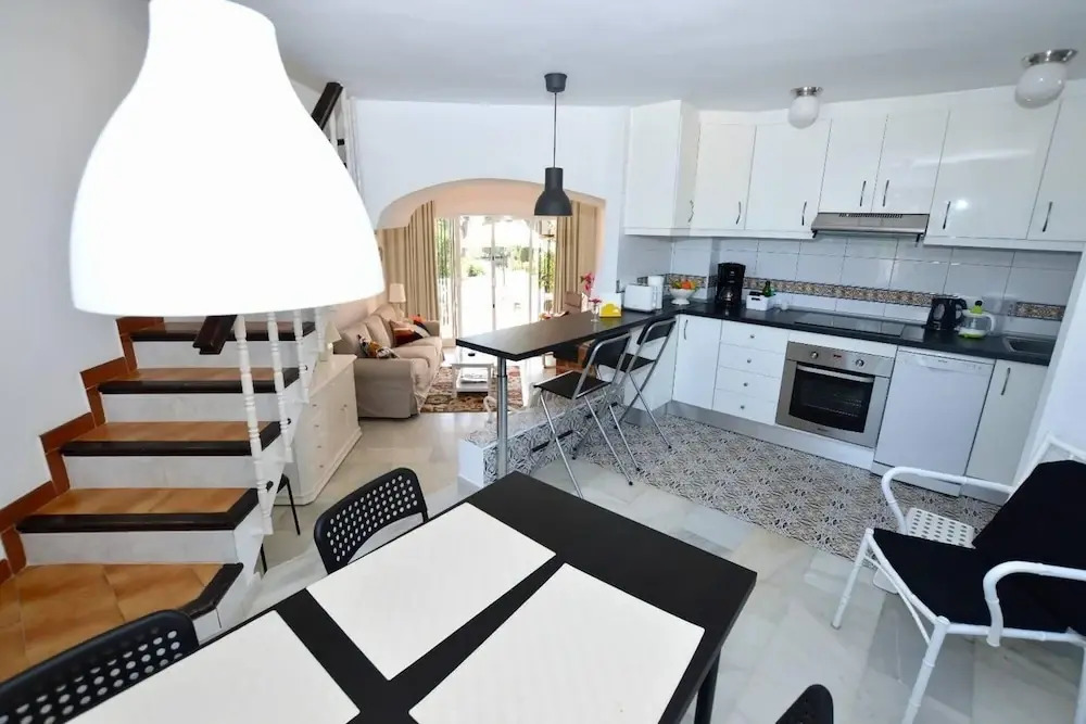 Calahonda - Sleeps 6 - Parking - Garden - Pool