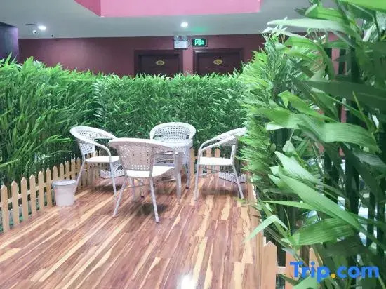 The first stop of Urumqi Theme Hotel