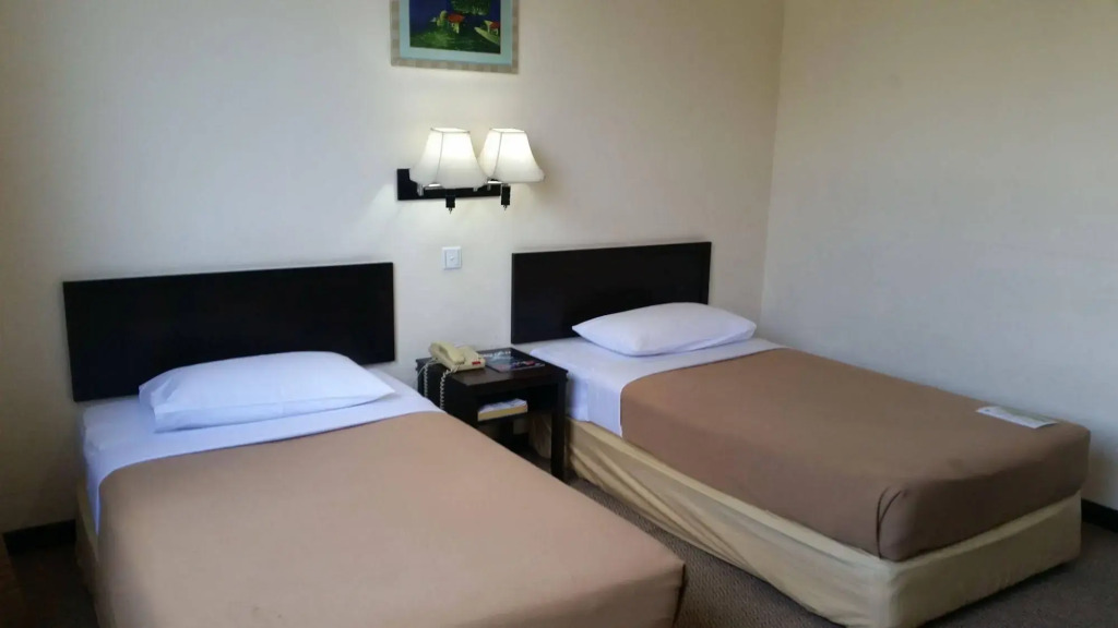 Carlton Holiday Hotel & Suites