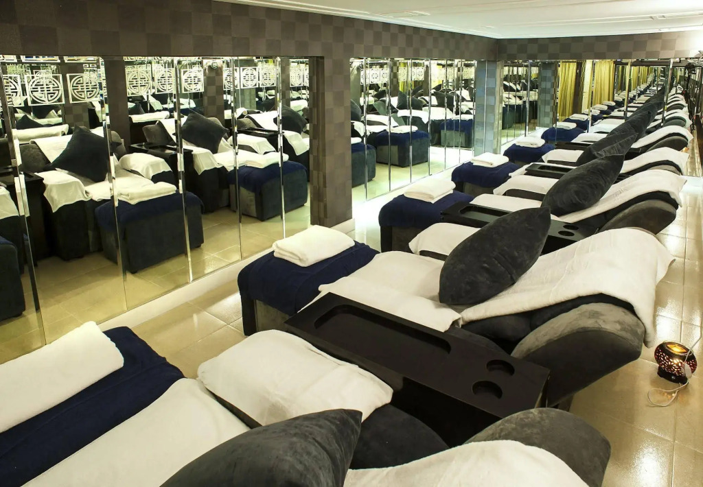 Victor Metropolis Hotel & Rooftop Bar