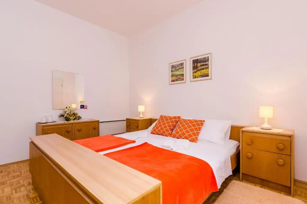 Rooms Batina
