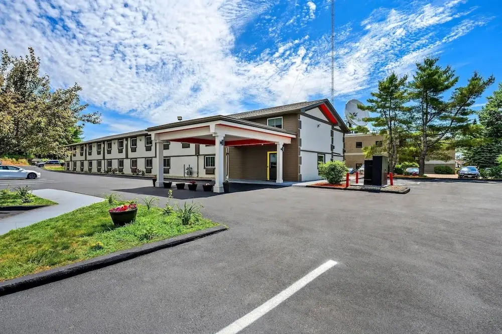 Super 8 by Wyndham Lewiston Auburn Area