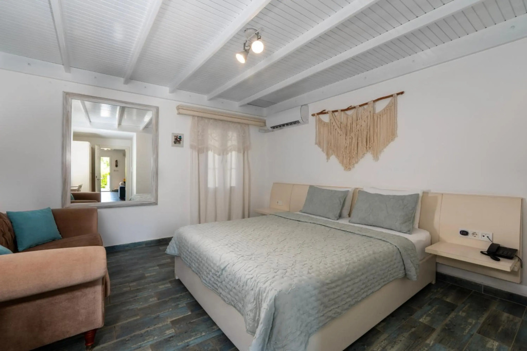 Kefi Beach & Suites