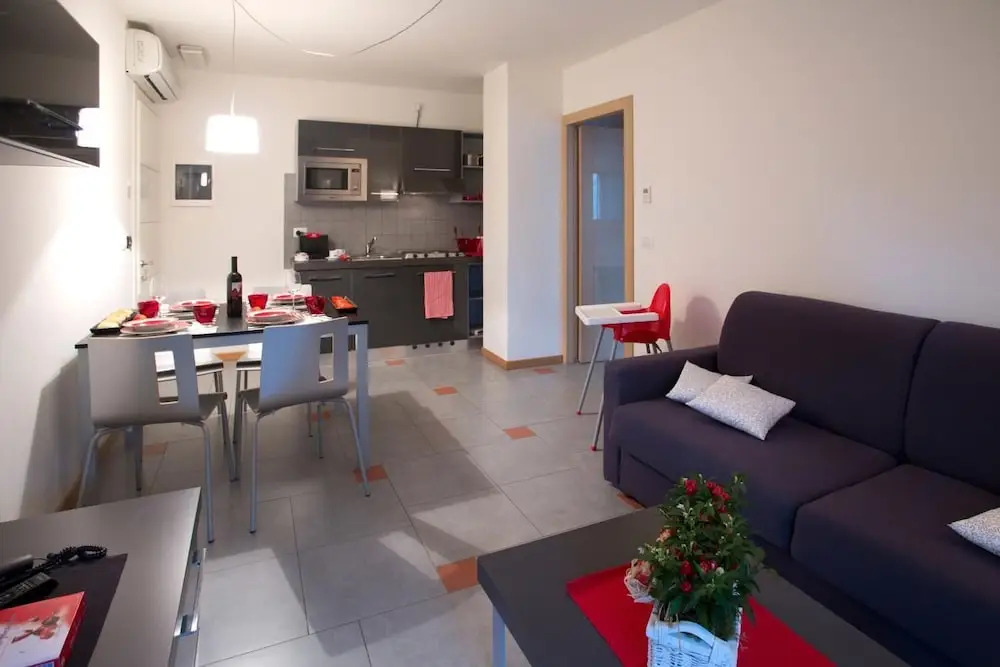 Lacroma Aparthotel